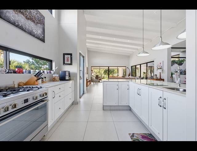 4 BEDROOM HOUSE FOR SALE IN PALM LAKES ESTATE